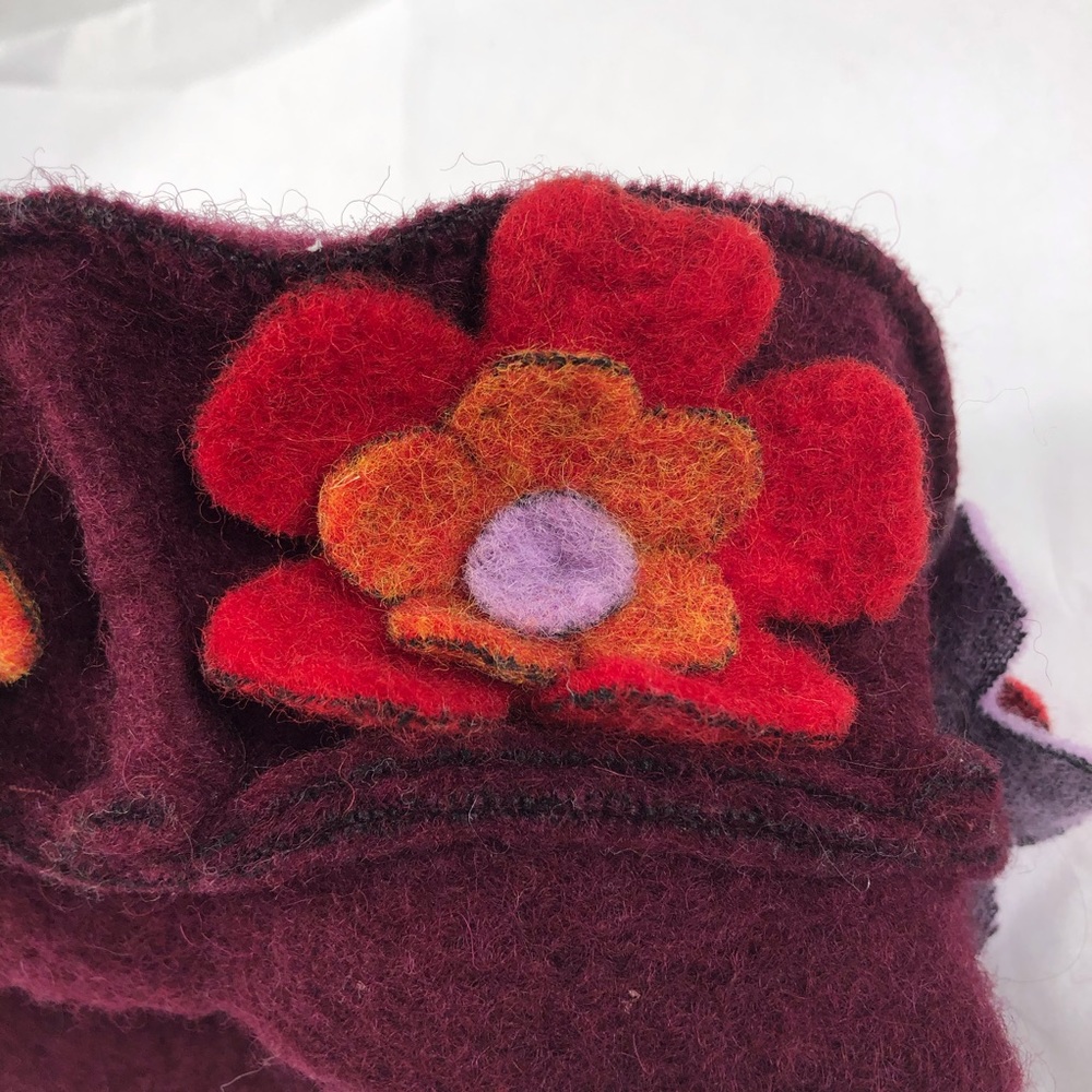 Platania felted wool hat with flowers